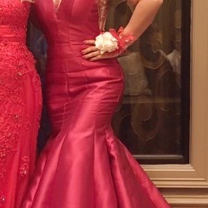 Red formal event dress , with rimes stone and beautiful detail… no stretch